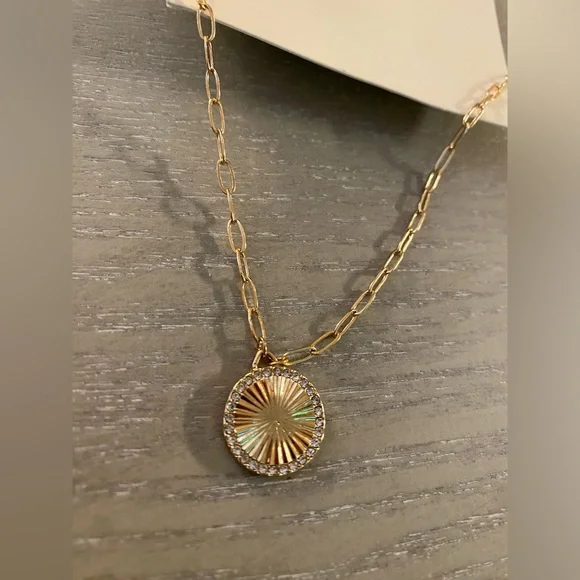 Gold Pendant Necklace - Picture 3 of 4